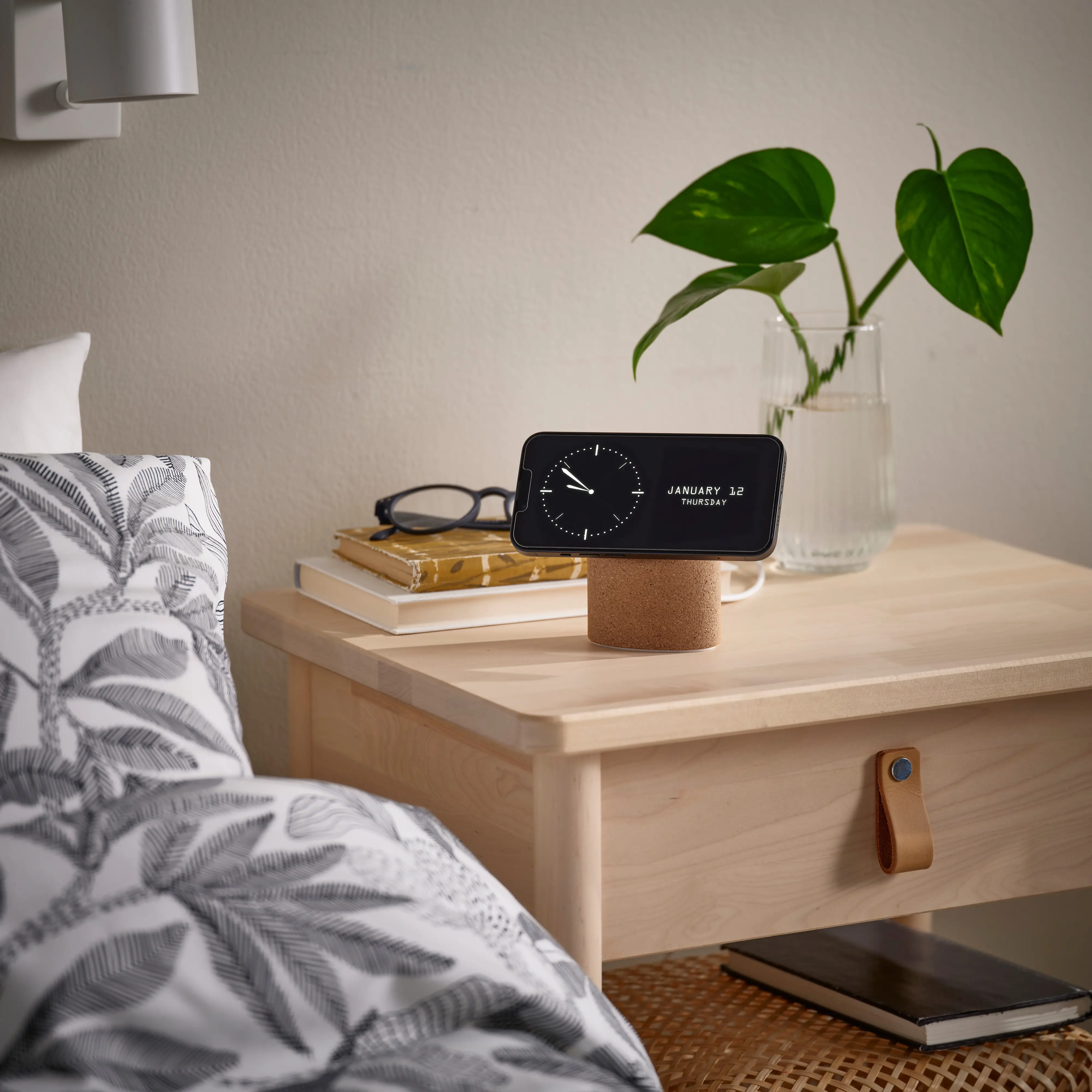 VÄSTMÄRKE Wireless Charging Stand 2