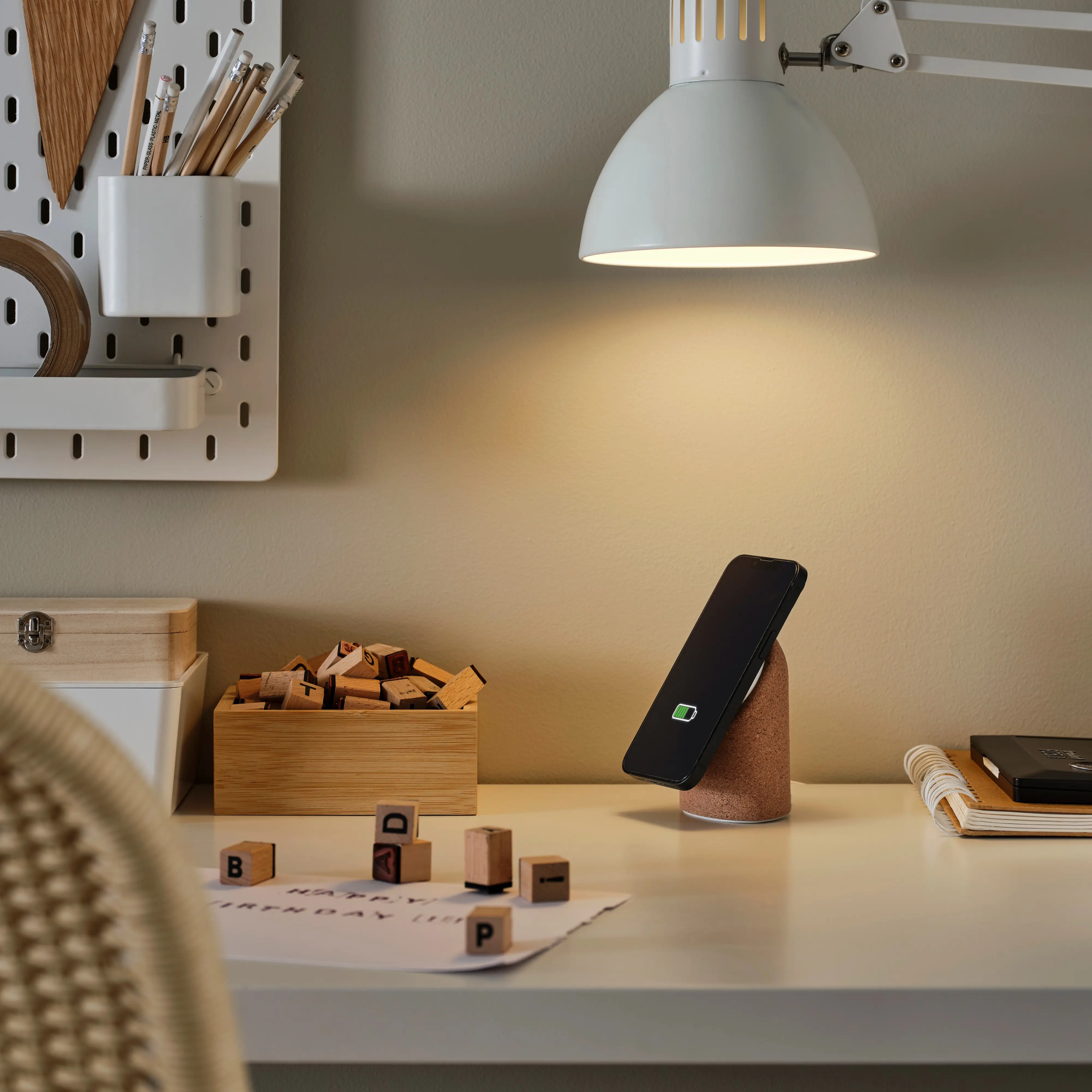 VÄSTMÄRKE Wireless Charging Stand 3